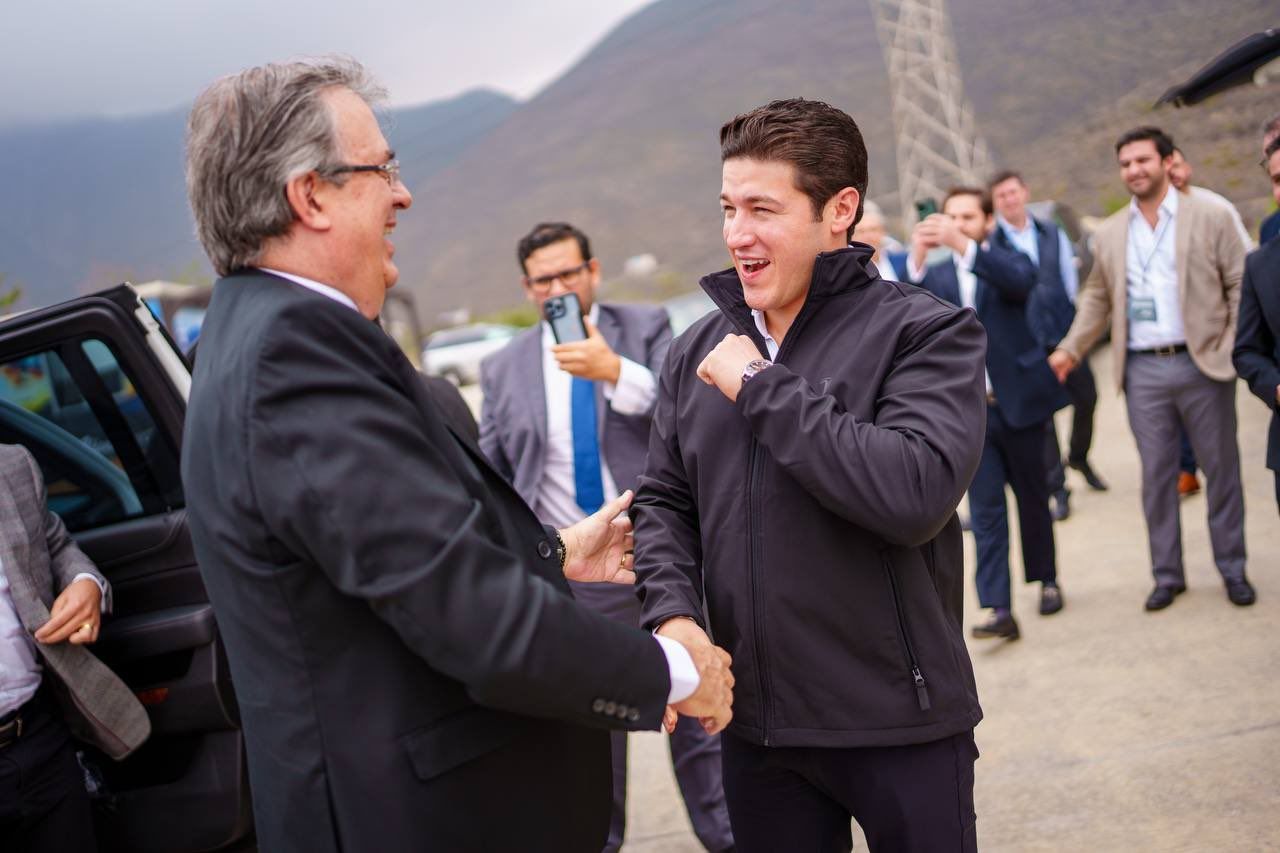 cuántos idiomas habla marcelo ebrard