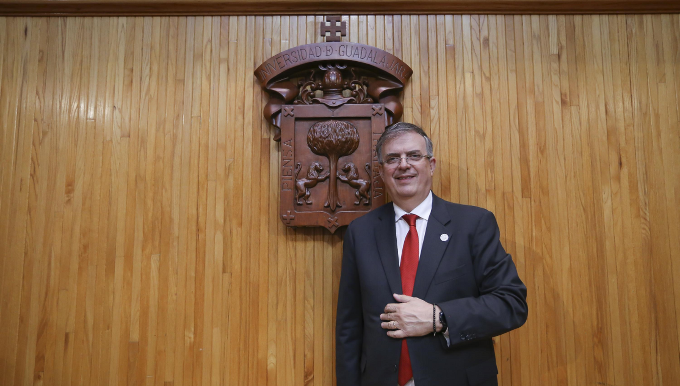 ebrard renuncia