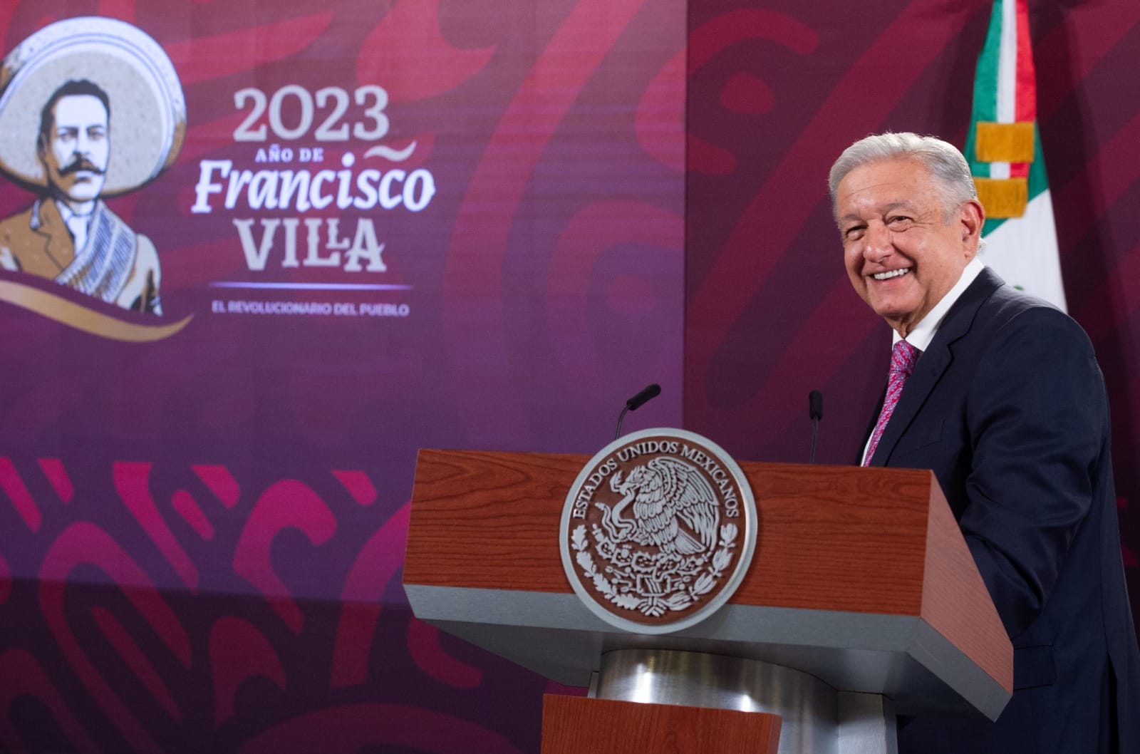 mañanera de amlo sonriente