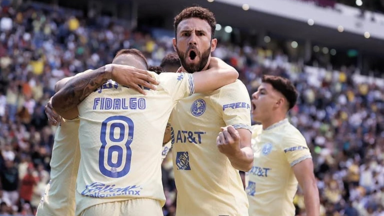Miguel Layún celebrando un gol