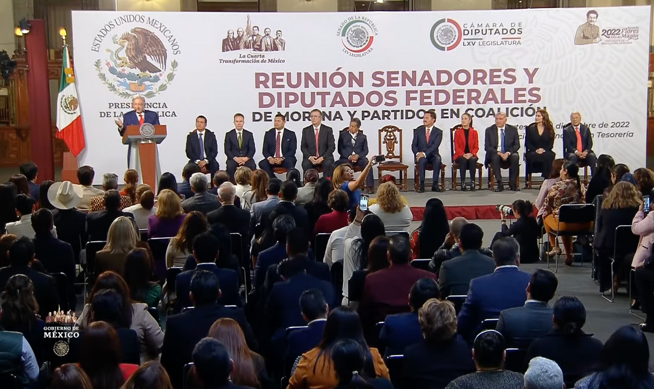 "Amigos de mentira": Lanza indirecta AMLO a Monreal