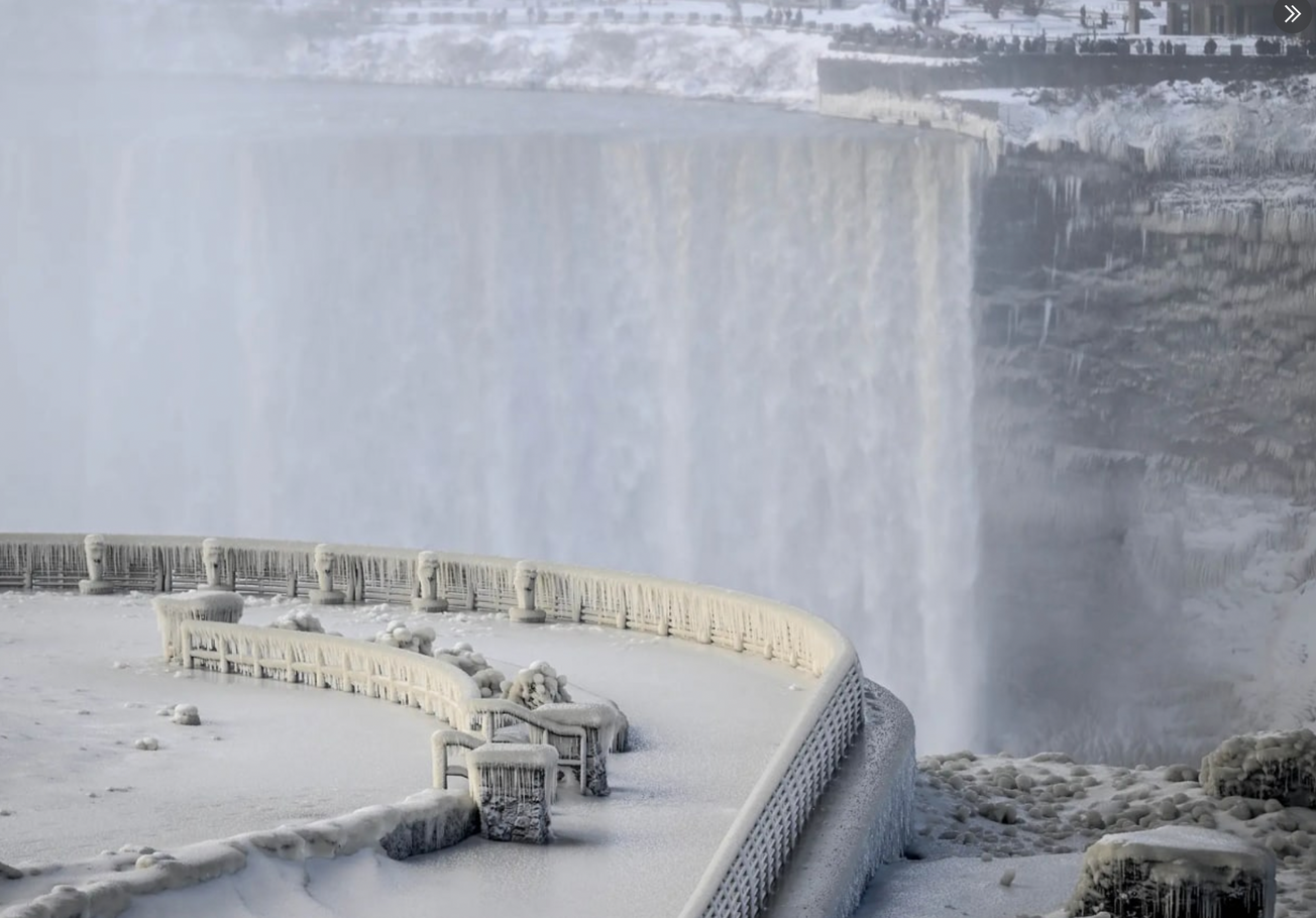 (Vídeo) Se congelan las cataratas del Niágara