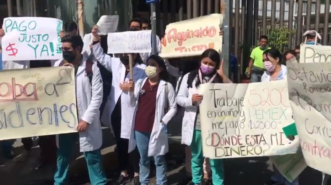 Médicos residentes de Pemex exigen cumplimiento de derechos laborales