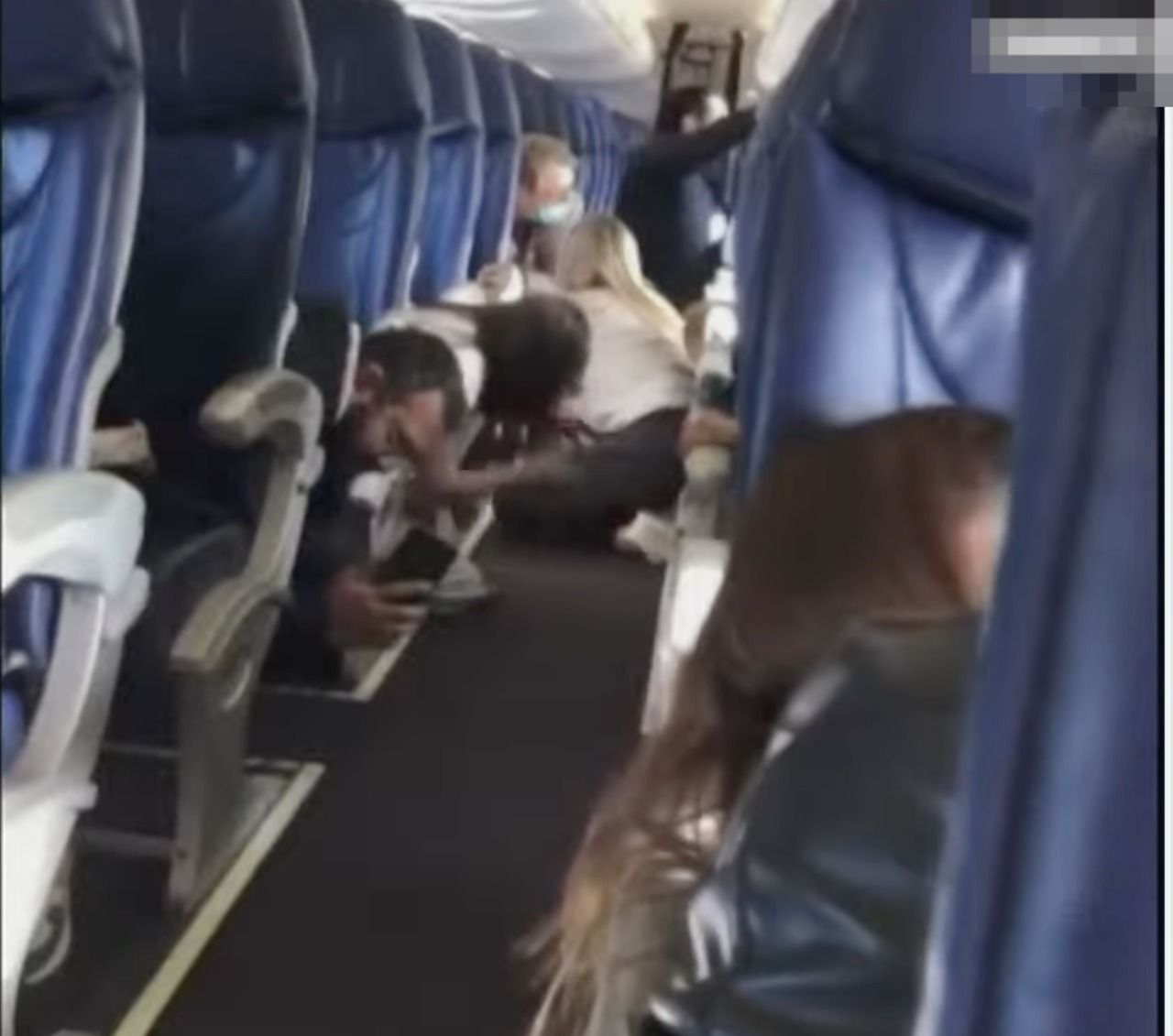 Sicarios disparan contra aeronaves comerciales y del ejército