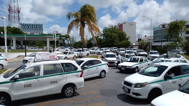 Cancún vive un día sin taxis