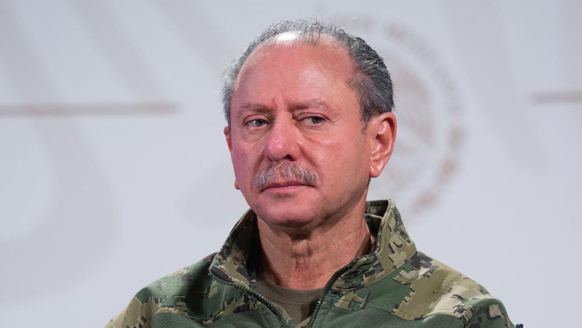 Aseguran marinos bodega con armas en Sinaloa