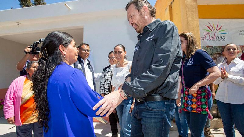 Mauricio Kuri lleva ayuda a San Joaquín