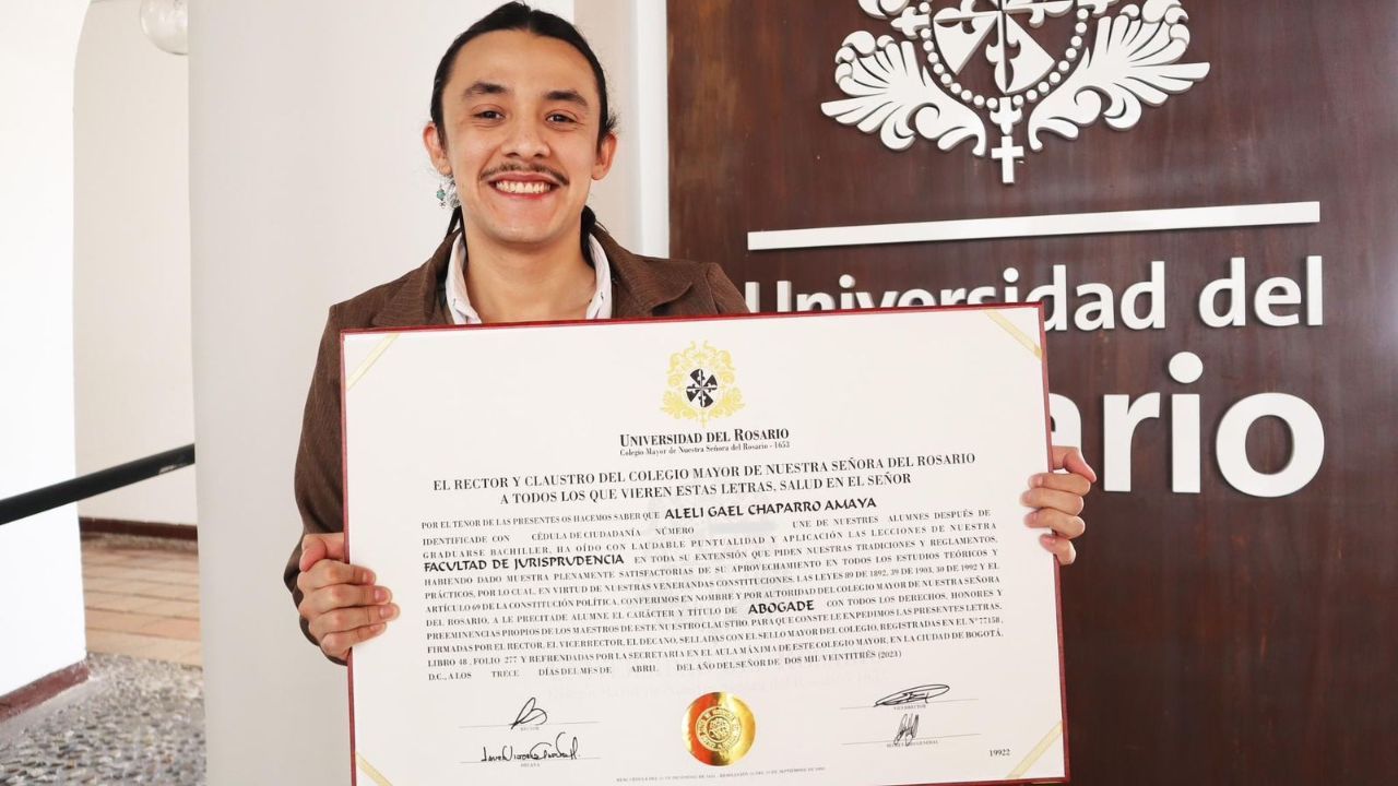 se gradua persona no binaria