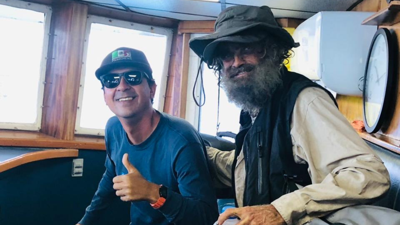 naufrago rescatado con perrita en mexico