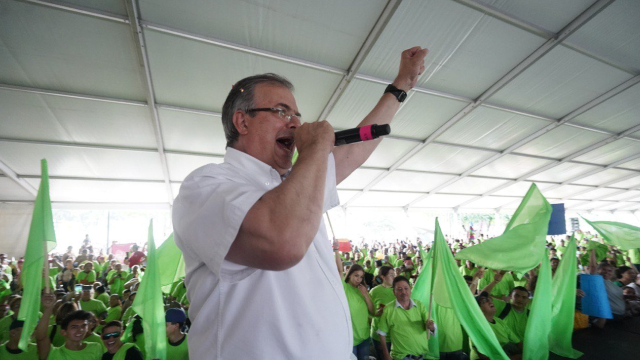 ebrard señala desorden en morena