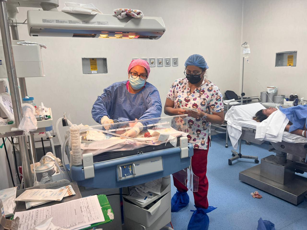 Reciben a primer recién nacido en Acapulco, tras tragedia por Huracán Otis