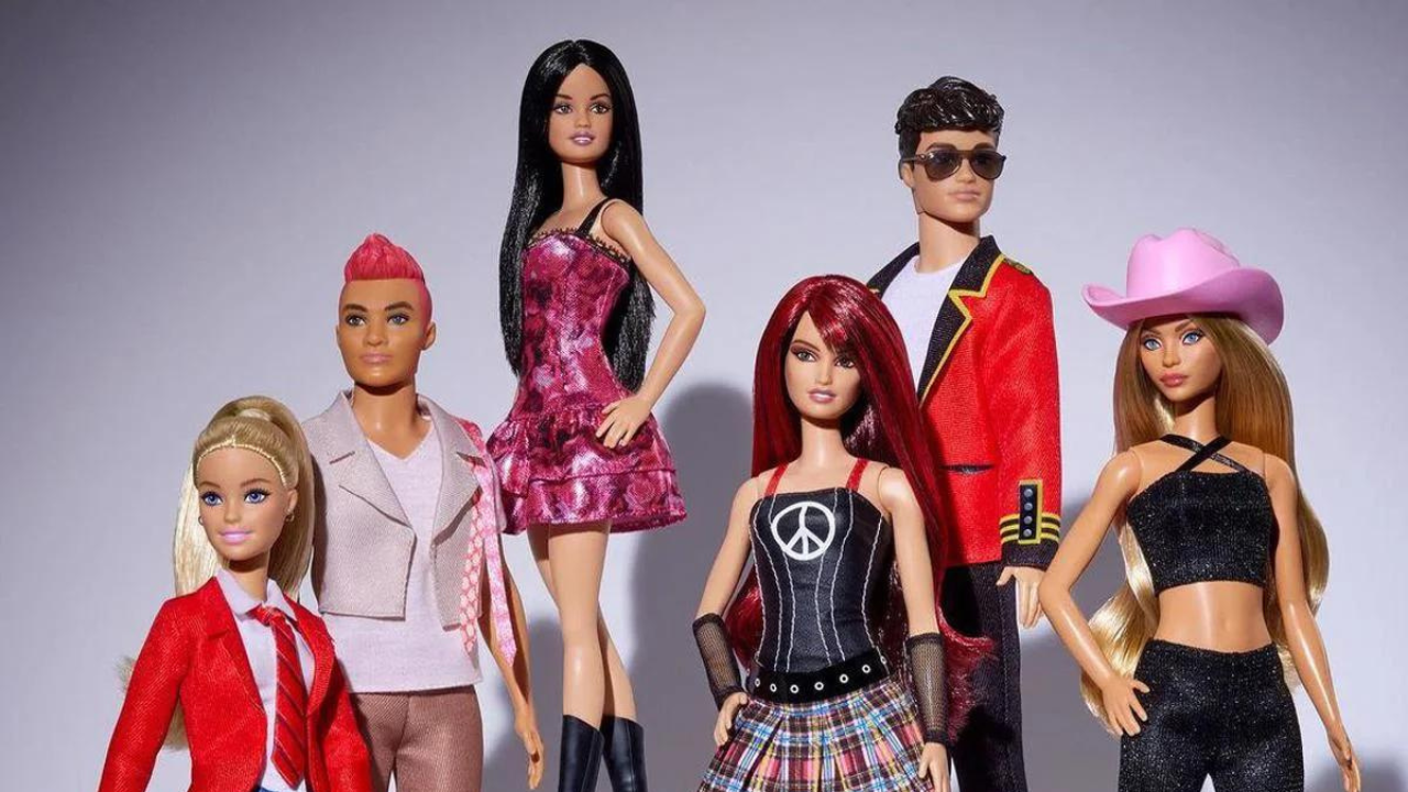 Barbie lanza colección de RBD por el regreso de la banda