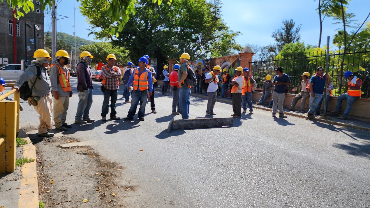 Paran labores de remodelación de la Feria de Chilpancingo por falta de pago