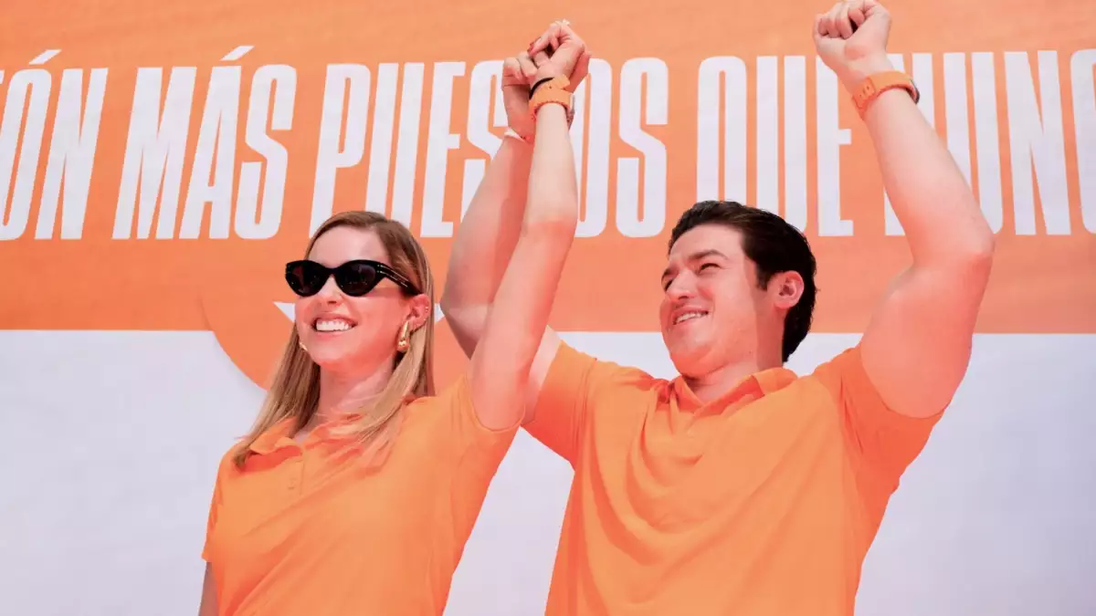 Mariana Rodríguez y Samuel García celebrando