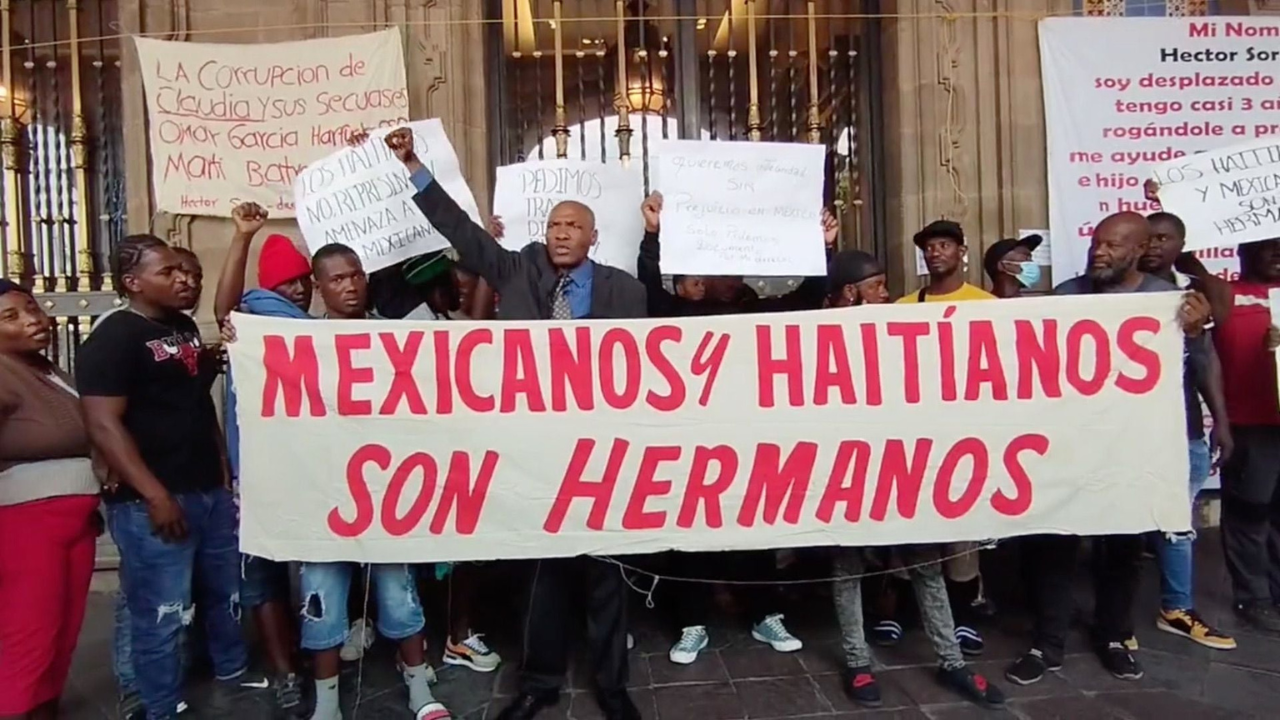 haitianos en ciudad de mexico pidiendo derechos