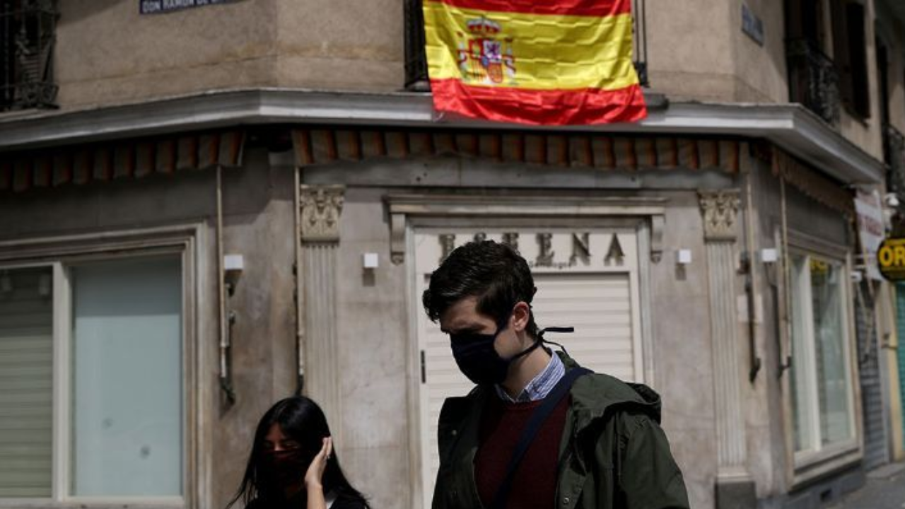 España regresa al uso obligatorio de cubrebocas en hospitales, esta es la razón