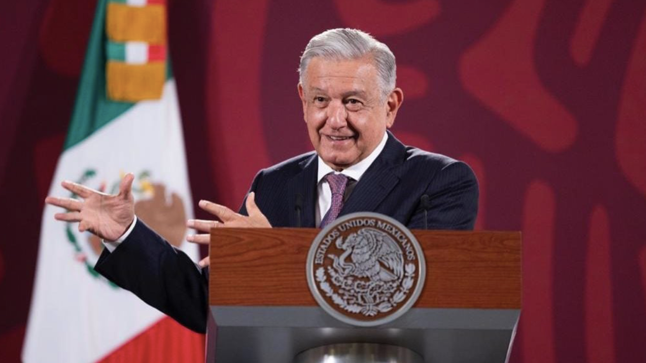 Propuesta de AMLO busca reducir el número de diputados y senadores a la mitad