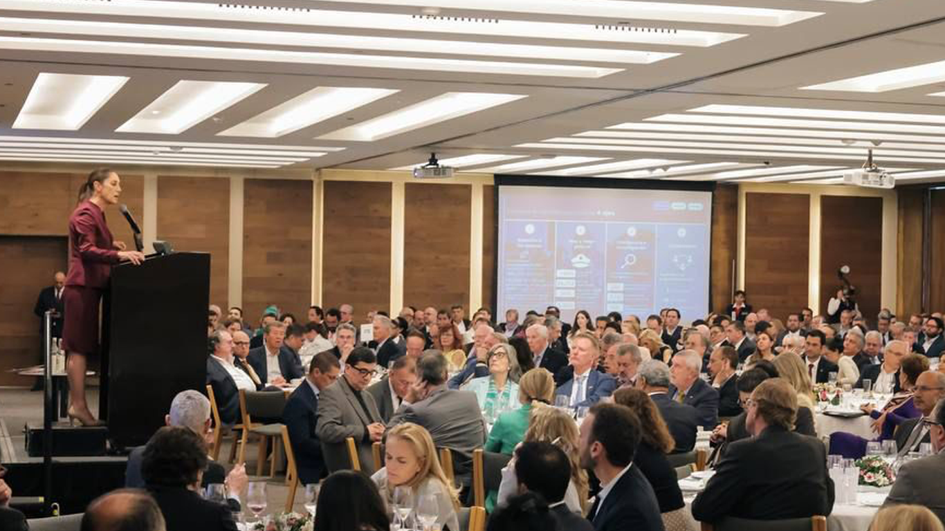 Sheinbaum expone su visión en materia de seguridad con el Club de Industriales