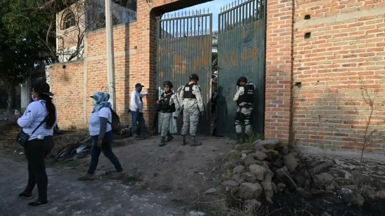 (Fotos) "Están saliendo cuerpos": Así son los hornos clandestinos que hallaron en Jalisco