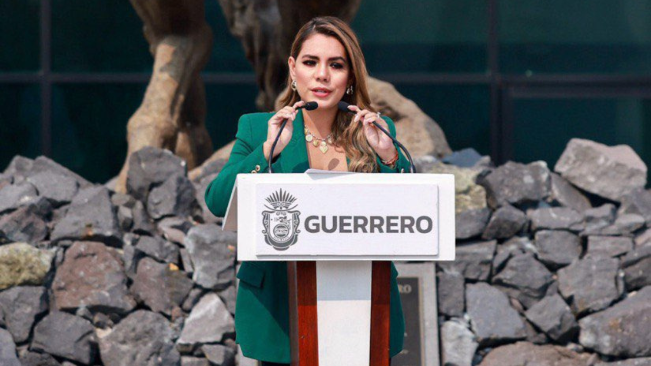Evelyn Salgado reconoce la labor de los maestros guerrerenses