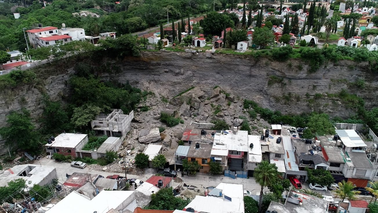 Registran tercer derrumbe en Los Pilares; continúan los trabajos