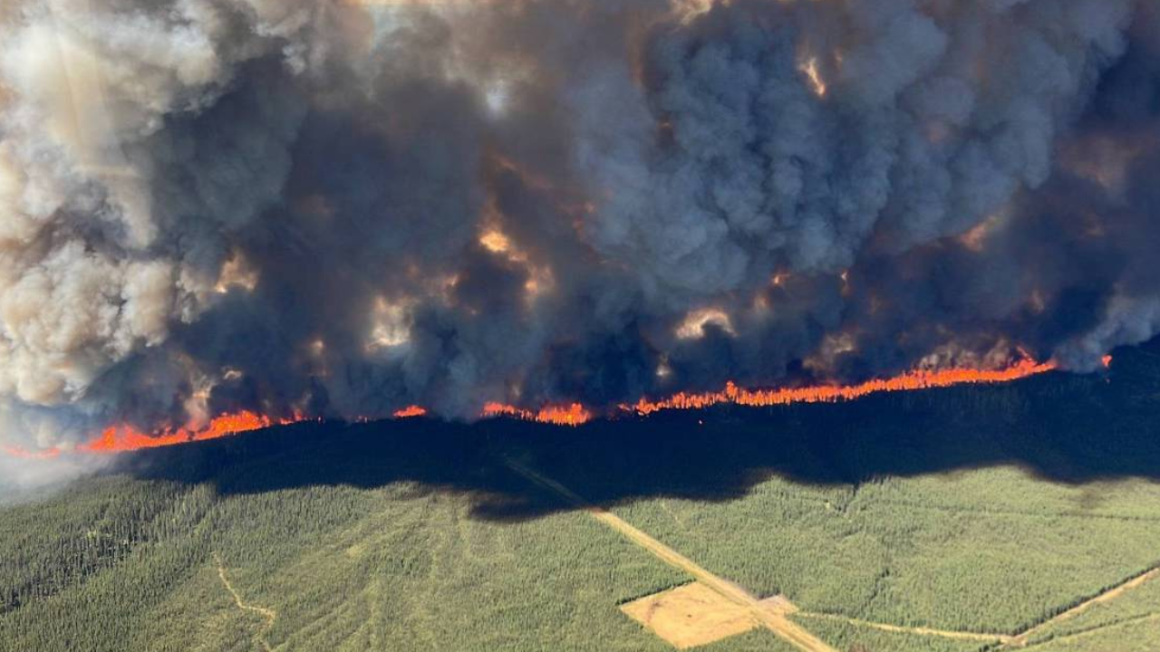 Humo de incendios en Canadá impacta Barcelona