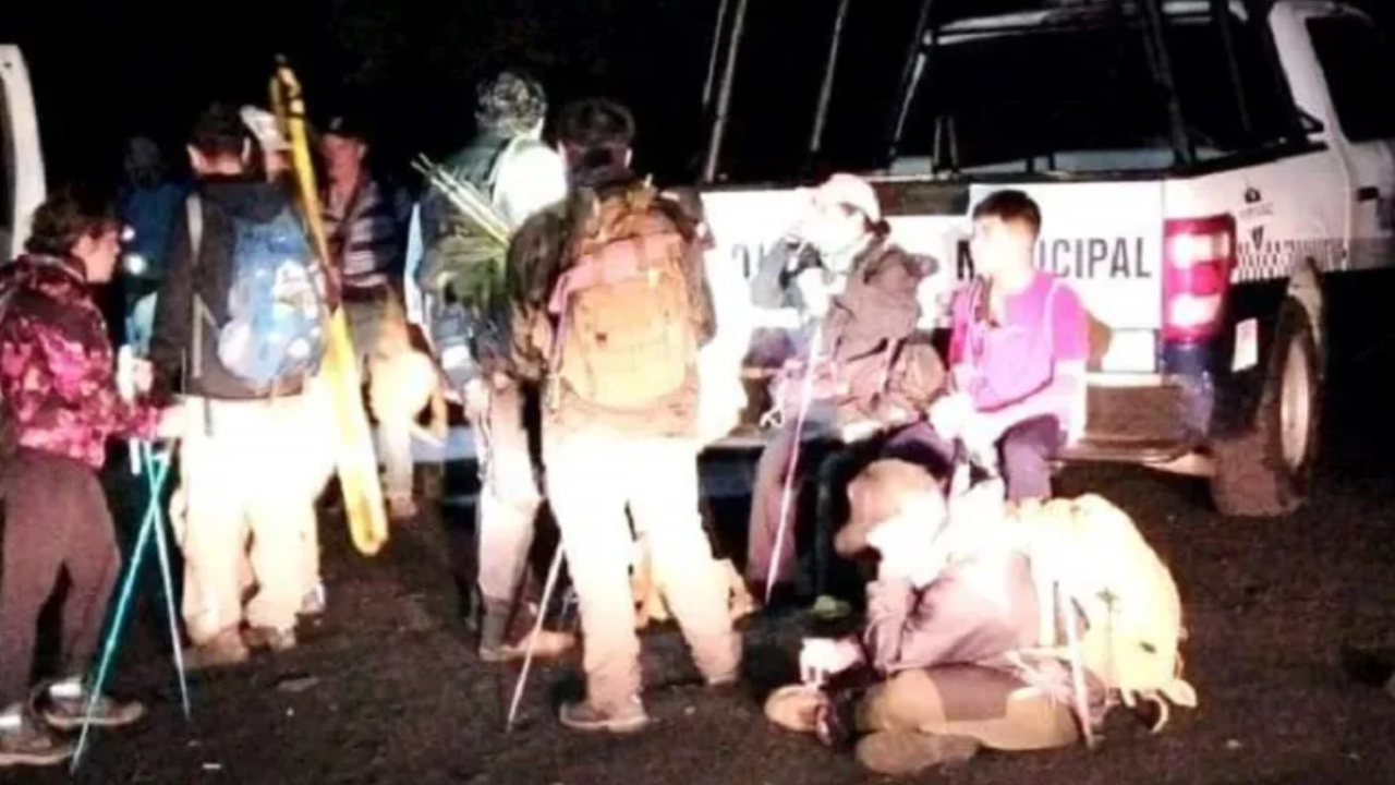 Rescatan a excursionistas extraviados en el volcán Paricutín