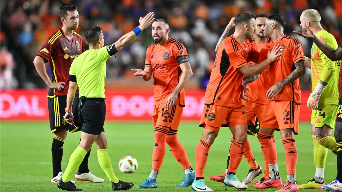 Dynamo rompe con Héctor Herrera tras incidente con árbitro