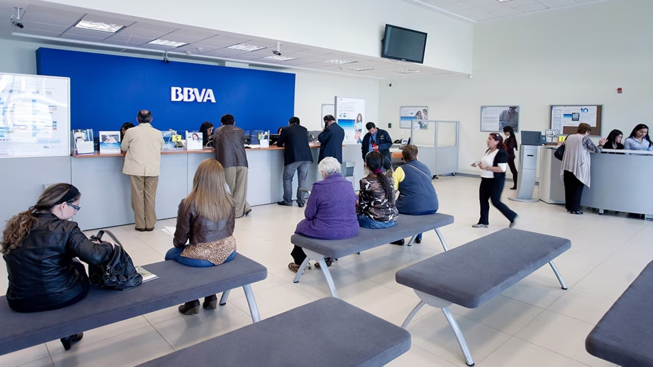 ¿Tienes cuenta en BBVA? Podría cancelarla por estas razones